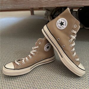 Tan Converse all star